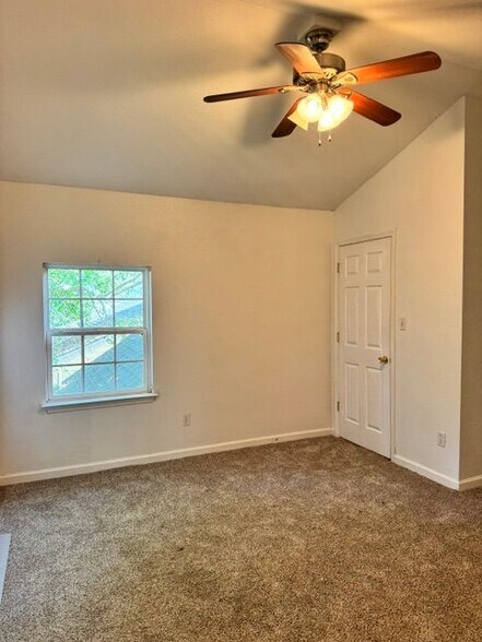 Building Photo - 2137 Bullocks Run Rd