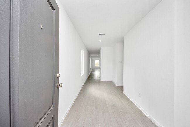 Building Photo - 29643 Knollwood Bay Rd