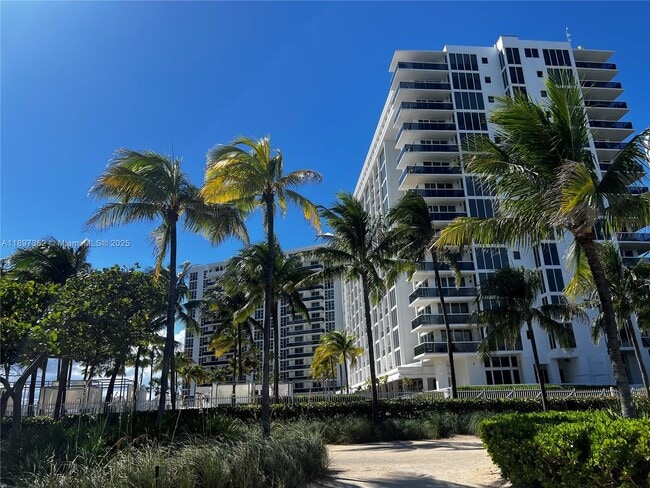 Building Photo - 10275 Collins Ave