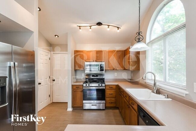 Building Photo - 1520 Fox Ridge Ct