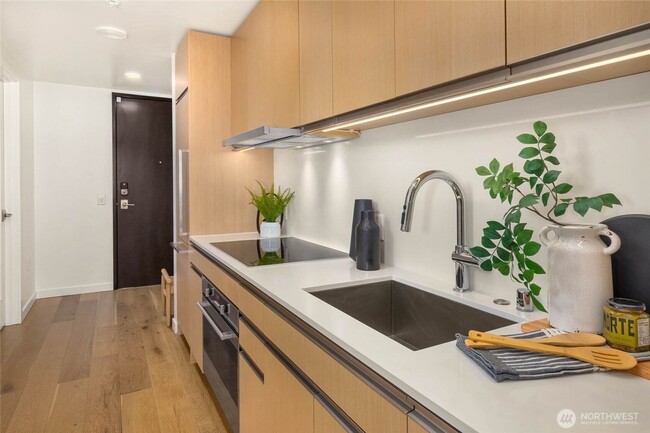 Building Photo - Seattle - Modern 1-Bedroom Condo with Stun...