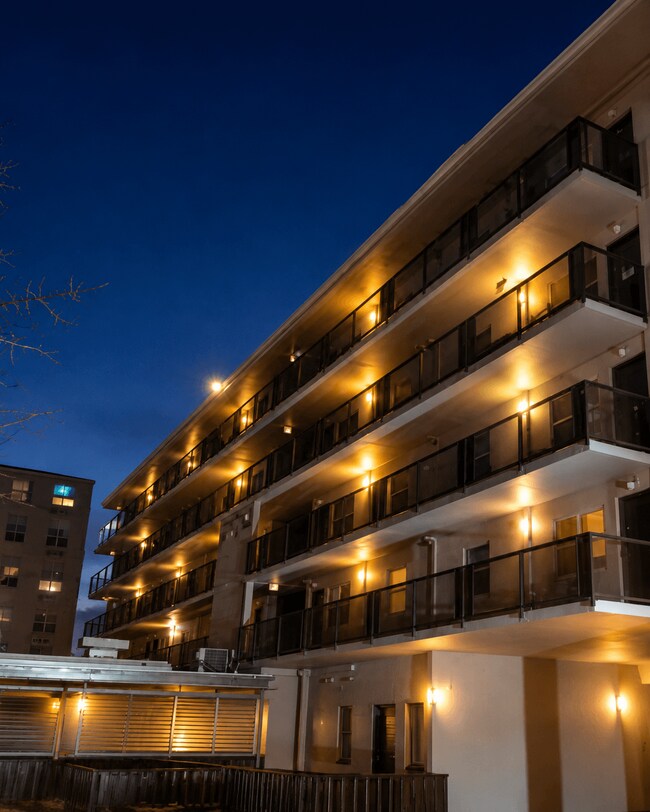 Building Photo - Deville Manor Apartments