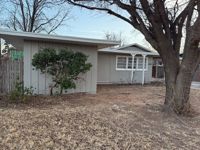 Building Photo - Pre Leasing for fall 2026!