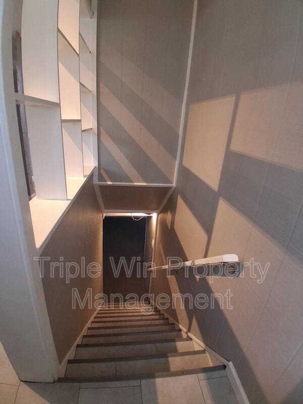 Building Photo - 524 Acorn Dr