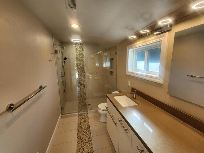 Building Photo - 9345 Golondrina Dr