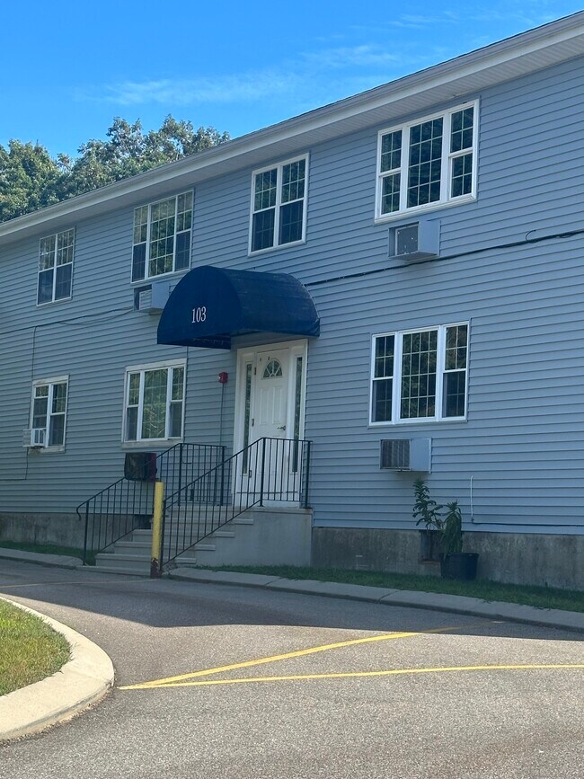 Primary Photo - 103 Horse Pond Rd