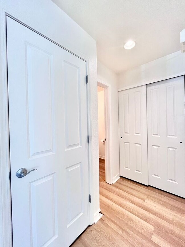 Building Photo - 2 Bedroom, 1.5 Bathroom Condo Only Seconds...