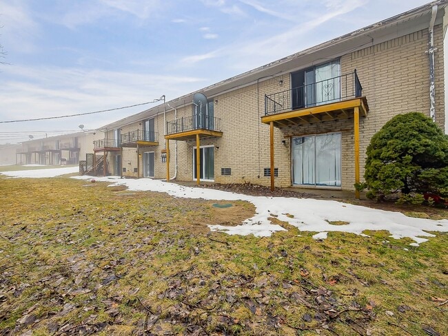 Building Photo - Easy Living in White Lake – 1 Bed with Smart Layout!