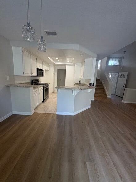 Primary Photo - 2211 Carob Way