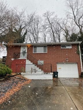 Building Photo - Charming 3 bed, 2 bath with finished basement!