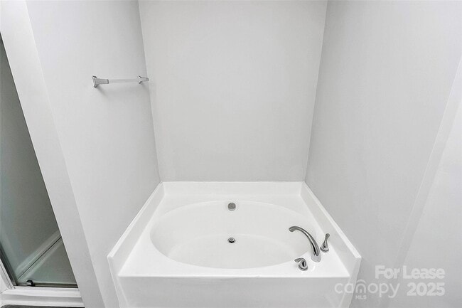 Building Photo - 2138 Winthrop Chase Dr