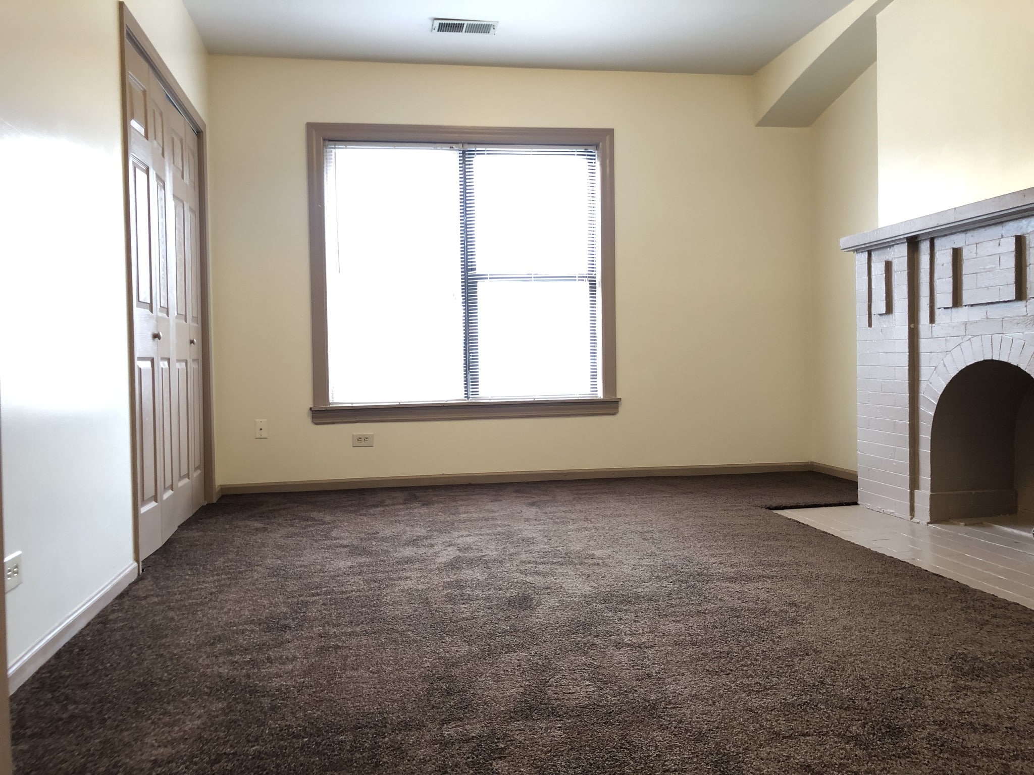 Bedroom 2: 13 x 12 - 952 W Windsor Ave