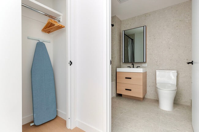 Building Photo - 482 Kent Ave