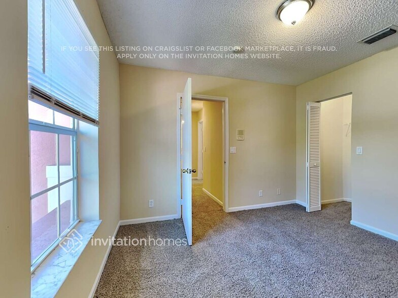 Building Photo - 6 Valencia Dr