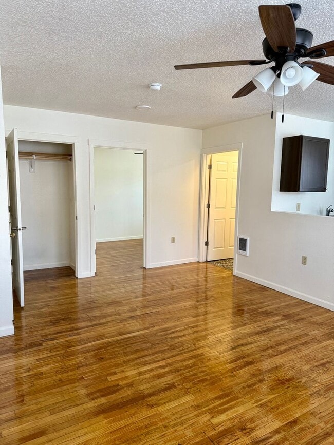 Building Photo - 1 Bedroom Sellwood