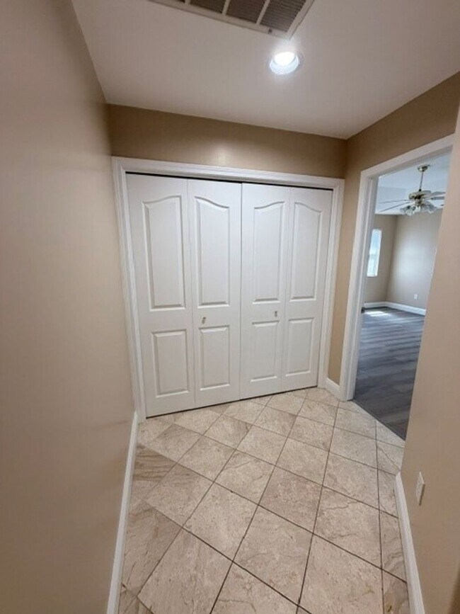 Building Photo - 5009 Glacier Canyon Ct