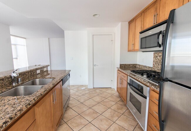 Building Photo - 411 W Seaside Wy