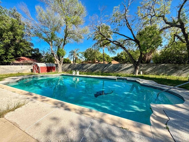 Building Photo - 405 Westmont Dr