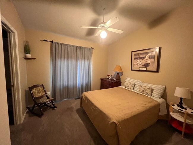 Building Photo - Partially Furnished Move In Ready Gorgeous Home In The Country Club