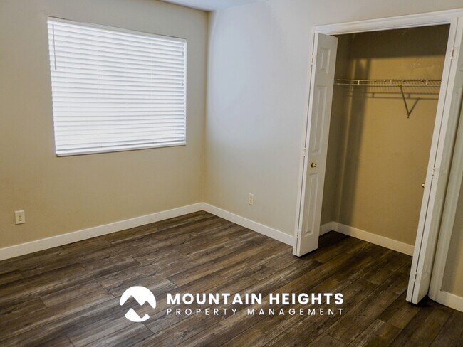 Building Photo - 26 W 7500 S