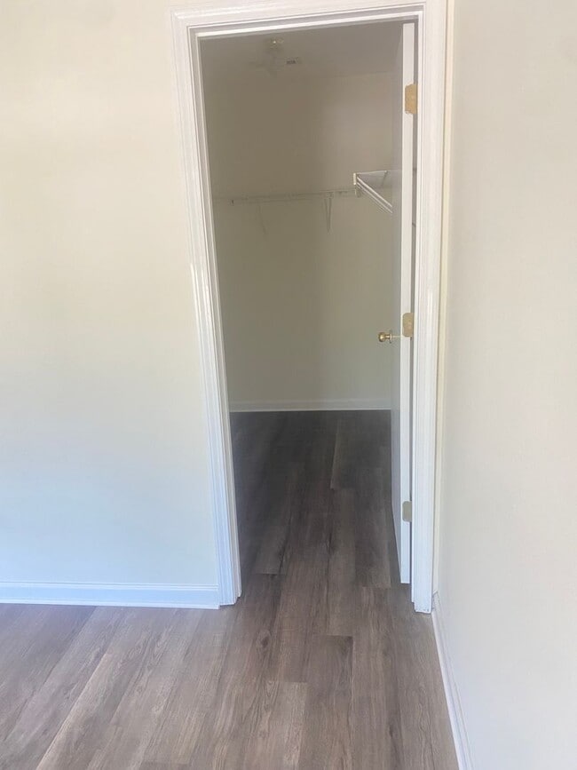 Building Photo - Lovely 3 Bed, 2.5 Bath Home in the golf community of Inverness, just off of River Oaks Drive - co...