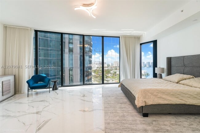 Building Photo - 18555 Collins Ave