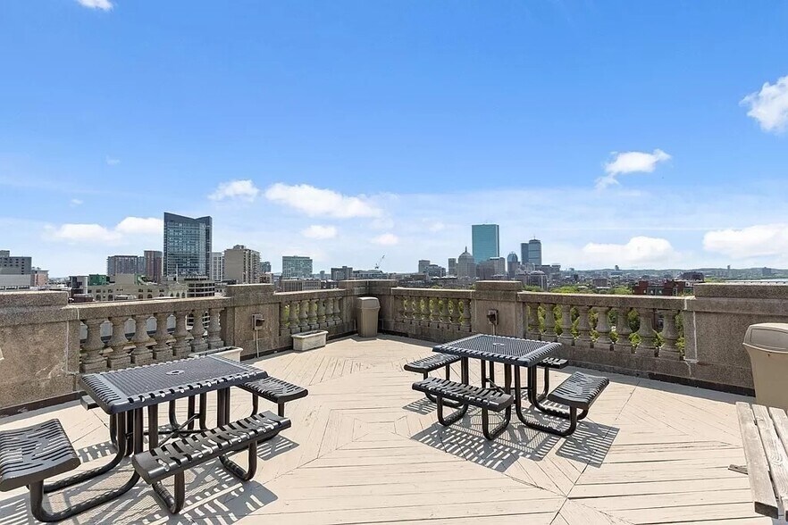 Building Photo - 21 Beacon St