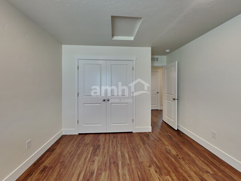 Building Photo - 9331 W Clancy St