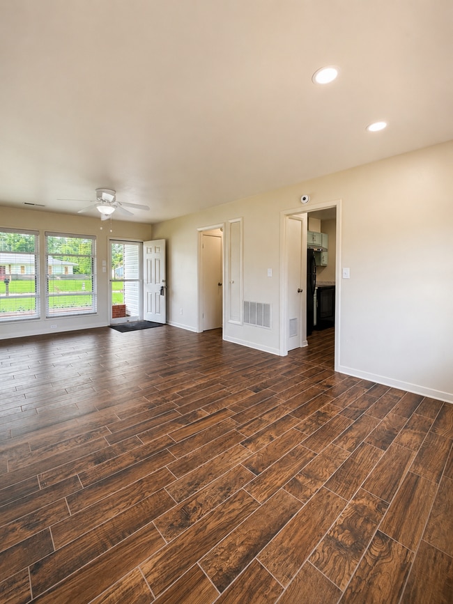 Building Photo - Completely Remodeled 4BR Home Steps from Alabama A&M University | Fenced Yard | Section 8 Welcome