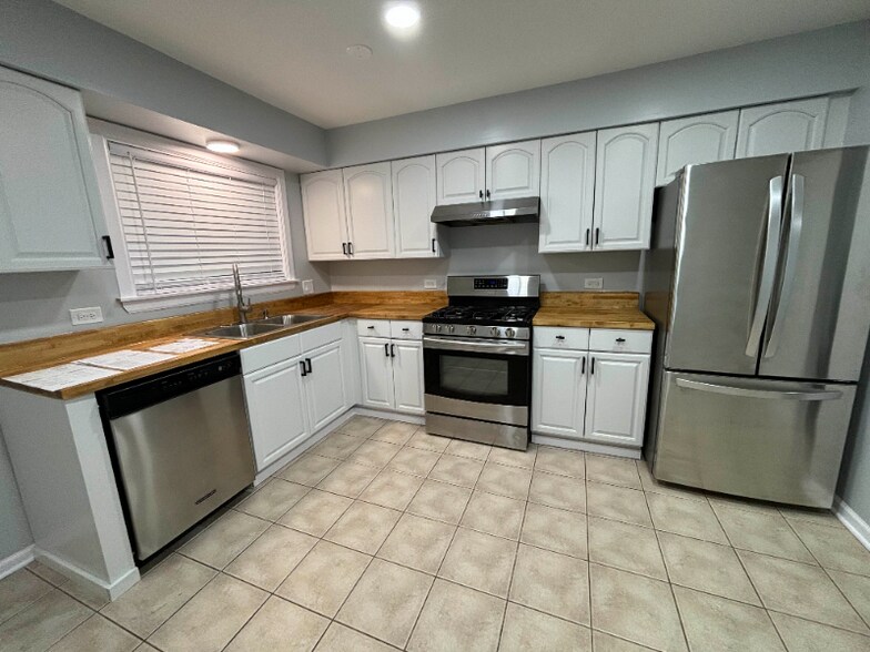 Building Photo - 489 Leslie Ct