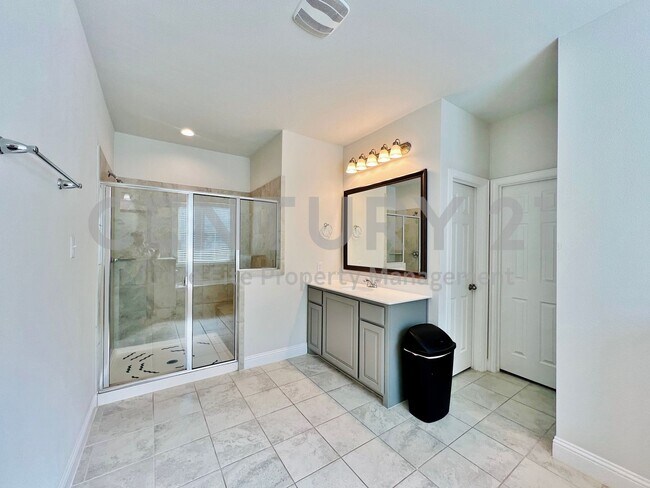 Building Photo - Stunning 2-Story 4/3.5/2 in Marine Creek R...