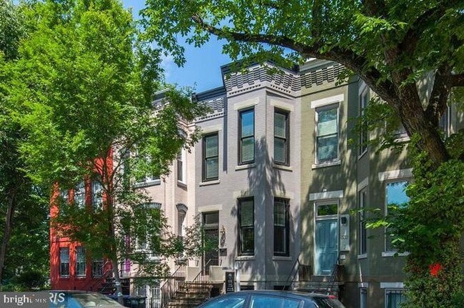 Building Photo - 330 11th St SE