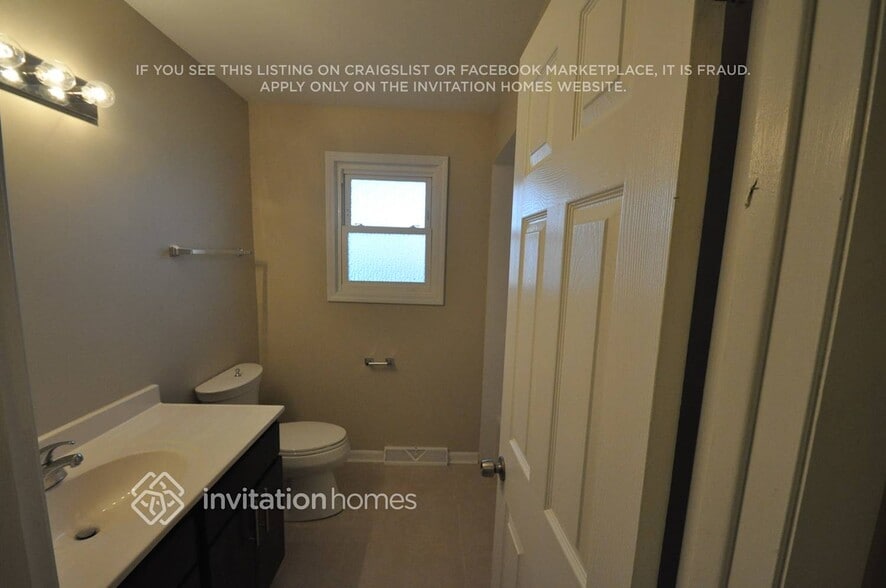 Building Photo - 17342 Oriole Ave