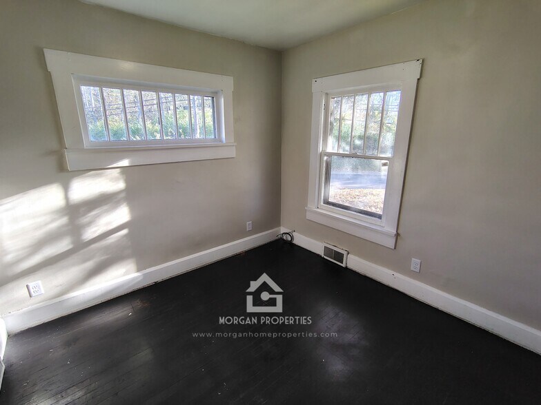 Building Photo - 1214 E 18th St