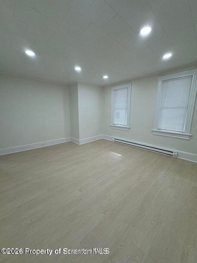 Building Photo - 538 N Sumner Ave