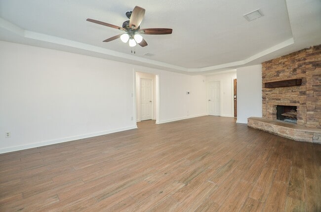 Building Photo - 3722 Brier Gardens Dr