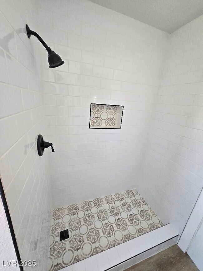 Building Photo - 270 W Patricia Ave