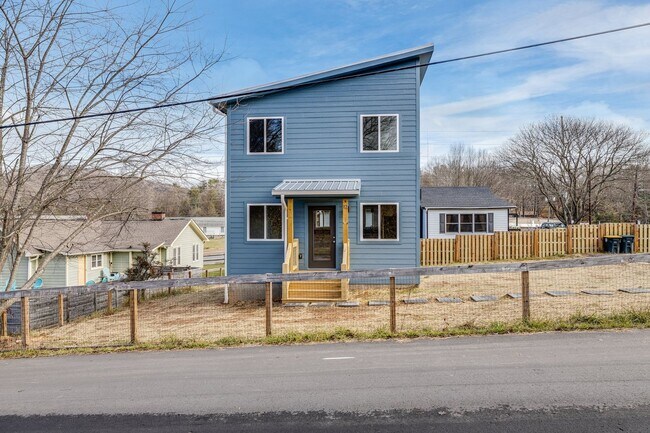 Building Photo - Newly-Built 2-Bedroom Home in Woodfin/Nort...