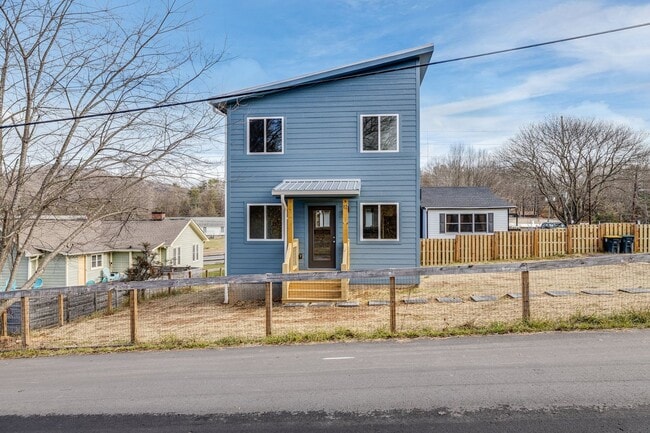 Building Photo - Newly Built Two-Story Home in North Asheville