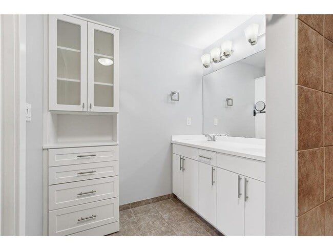 Building Photo - 401 N 2nd St