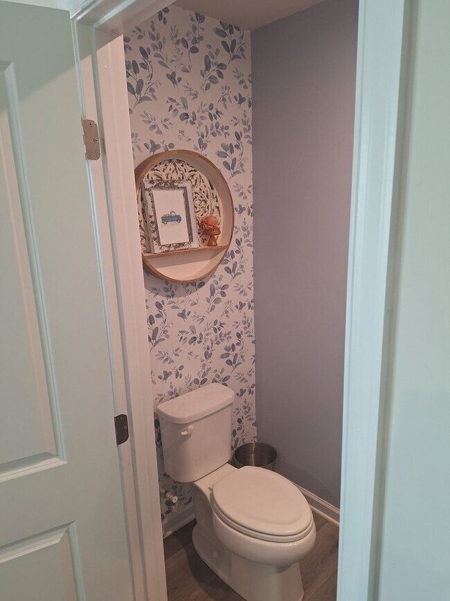 Building Photo - MOVE IN SPECIAL! Outstanding Four Bedroom ...