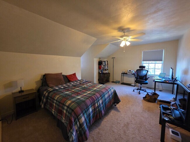 Building Photo - Ghent Square