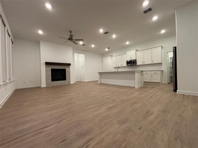 Building Photo - 708 Enys Wy