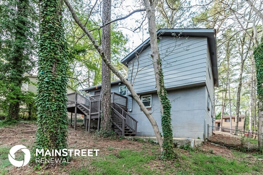 Building Photo - 1717 Bobolink Ln NE
