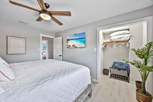 Building Photo - 366 W Osceola Ln