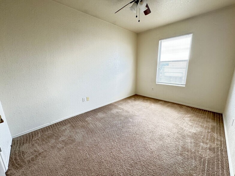 Building Photo - 1706 Tanner Cir