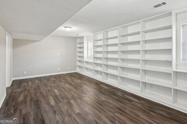 Building Photo - 2453 Falcon Ct