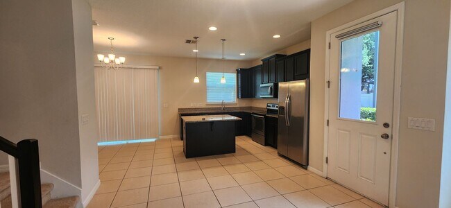 Building Photo - Great Townhouse Belle Isle