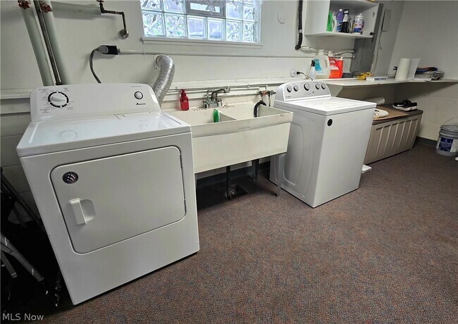 Building Photo - 2319 Green Acres Dr