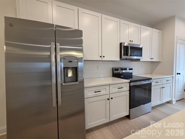 Building Photo - 420 S Shaver St